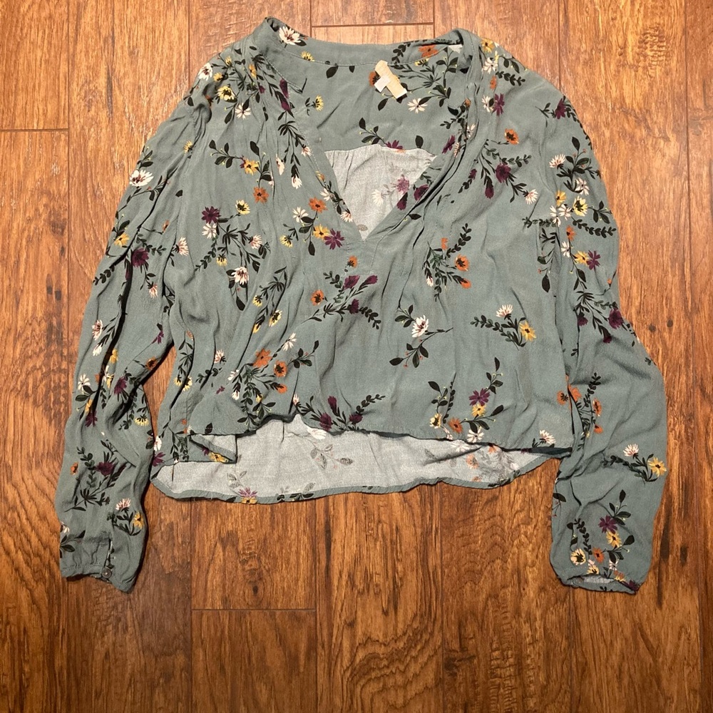 Floral cropped Olivaceous blouse size medium